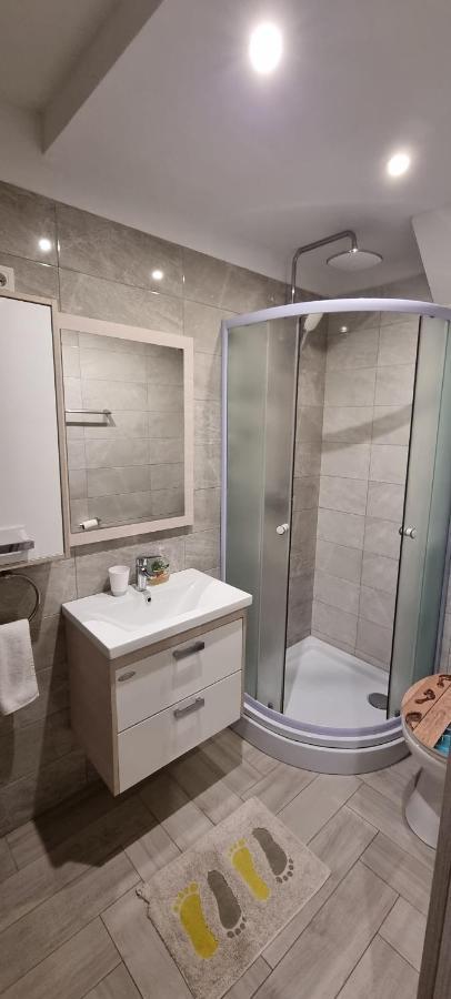 Apartmani Tatic Štinjan Eksteriør billede
